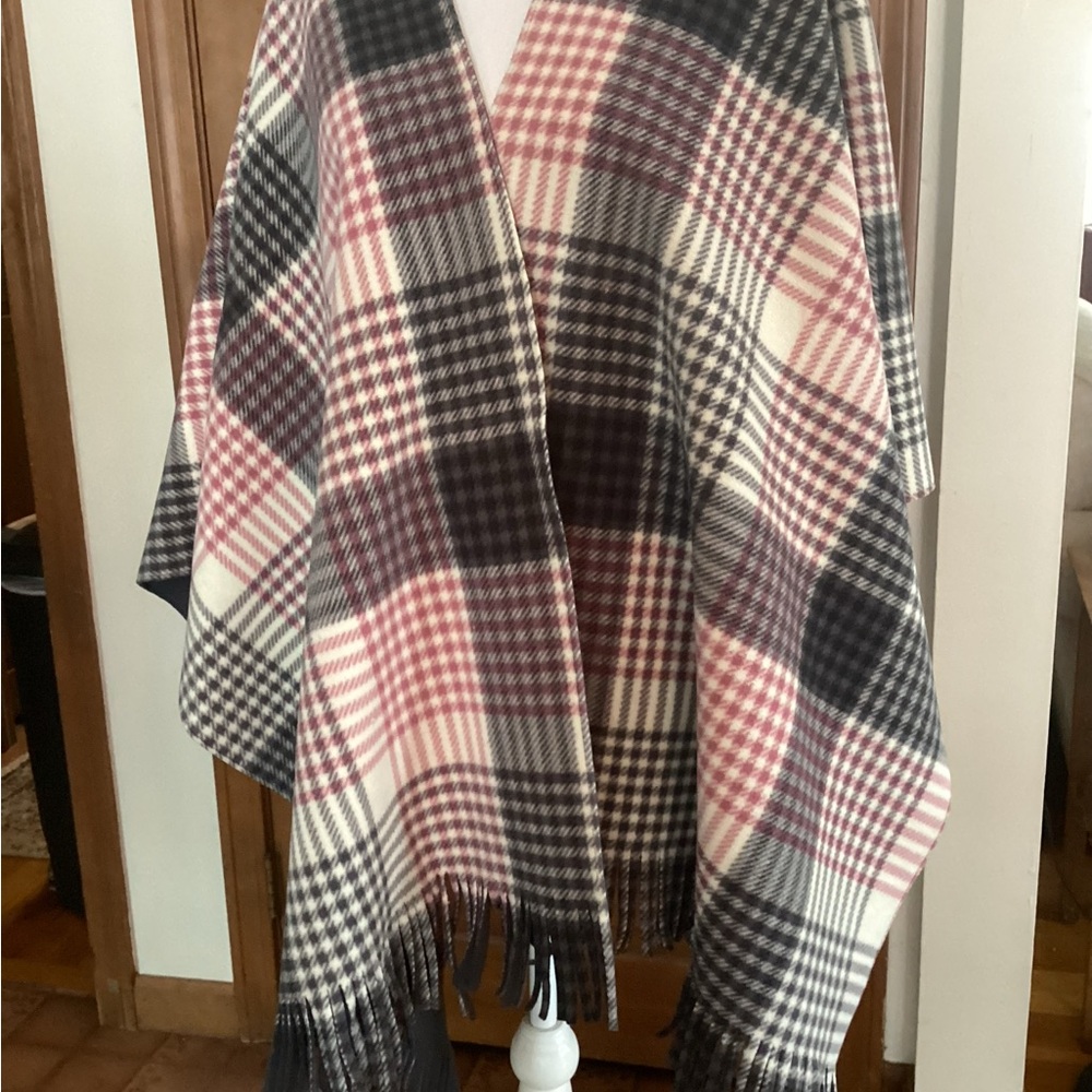 RACHEL Rachel Roy Gray Textured Shawl